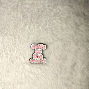 NWOT "Smile to the World" pin